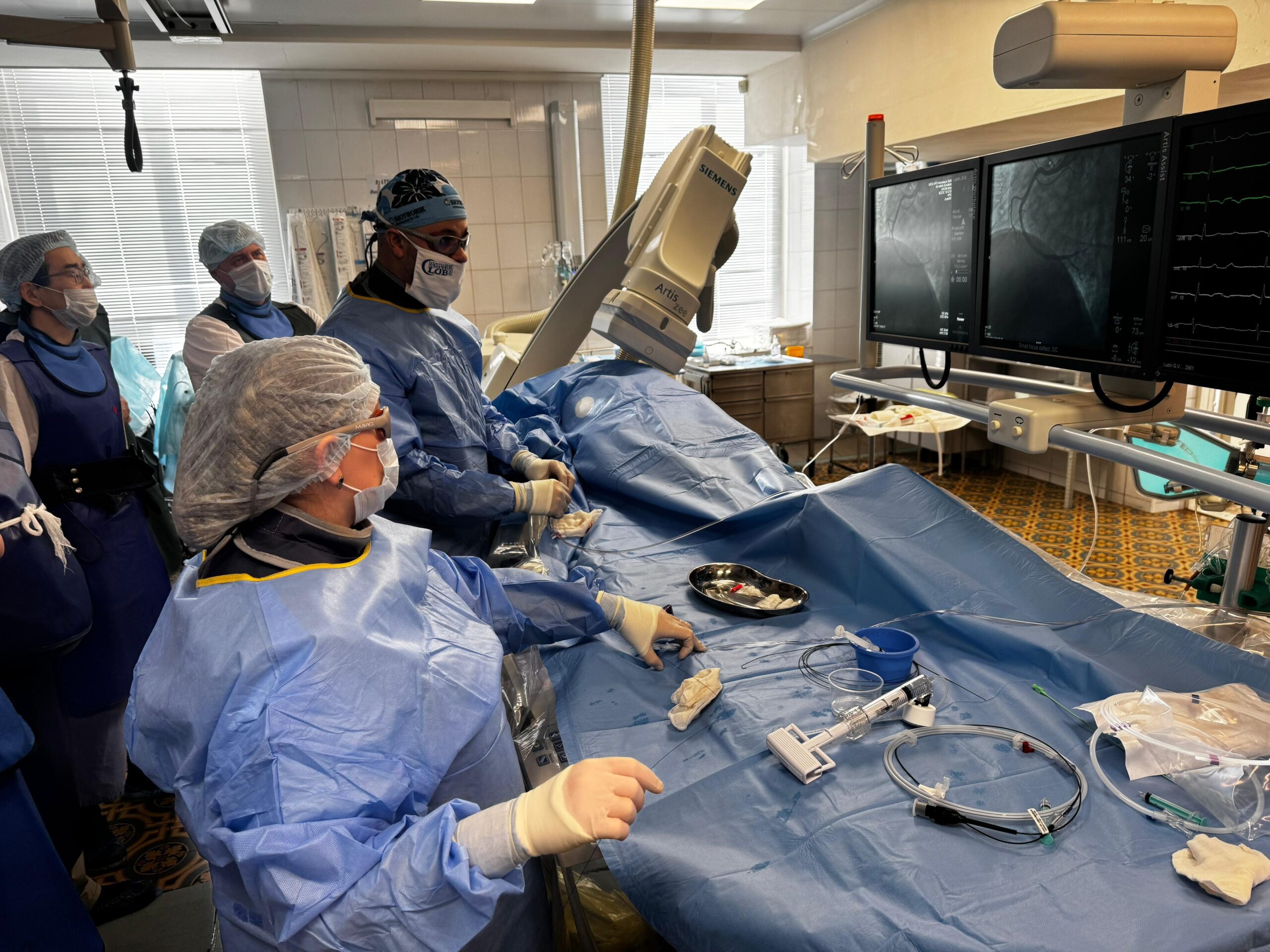 20-21 декабря, на базе клиники Кардиохирурги прошел мастер-класс «Эндоваскулярный подход в лечении коронарных и периферических артерий»